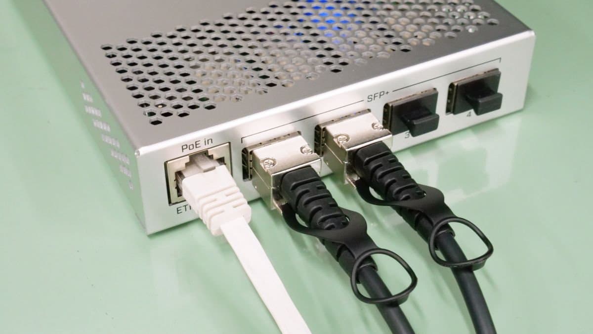 MikroTik Cloud Router Switch CRS305-1G-4S+IN, Dual Boot