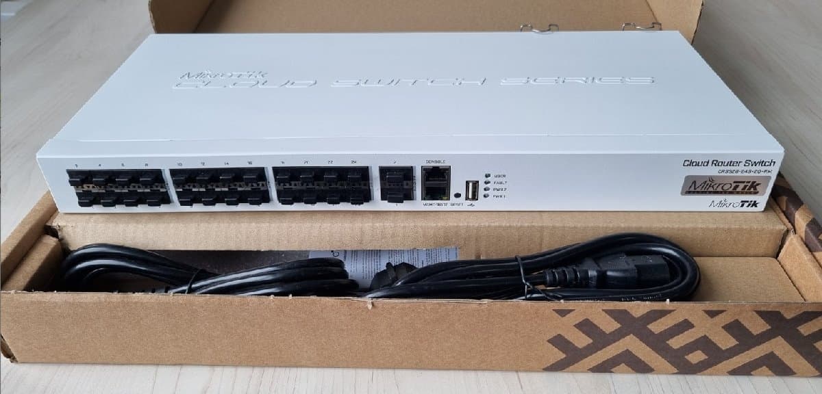 MikroTik Cloud Router Switch CRS326-24S+2Q+RM - Bazar