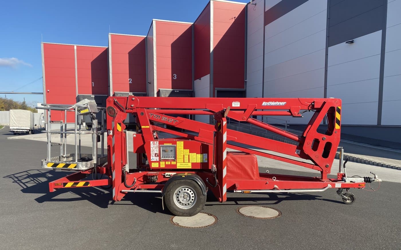 Zapůjčení vysokozdvižné plošiny 15m na 1 den