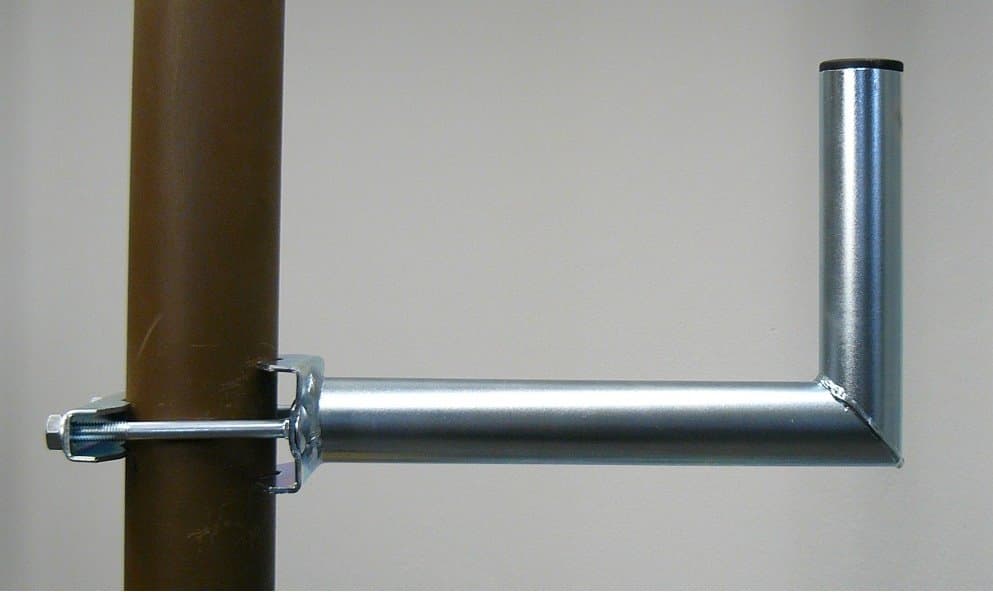 Anténní držák na stožár "L", délka 30cm, výška 20cm, d=42mm se zubatkou pro stožár 20-76mm