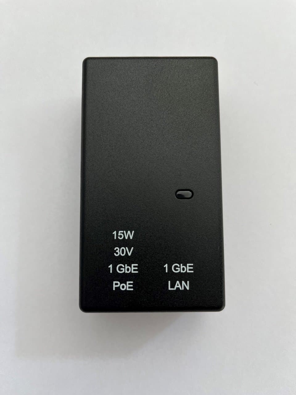 Cambium Networks - Gigabitový PoE injektor 30V/0,5A (15W), včetně napájecího kabelu