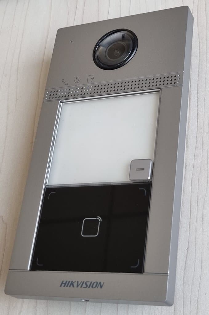 Hikvision DS-KV8113-WME1/Flush - 7" IP dveřní interkom, 1 tlačítkový, 2MP, zápustný - Bazar