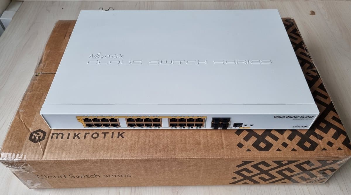 MikroTik Cloud Router Switch CRS328-24P-4S+RM, PoE switch - bazar