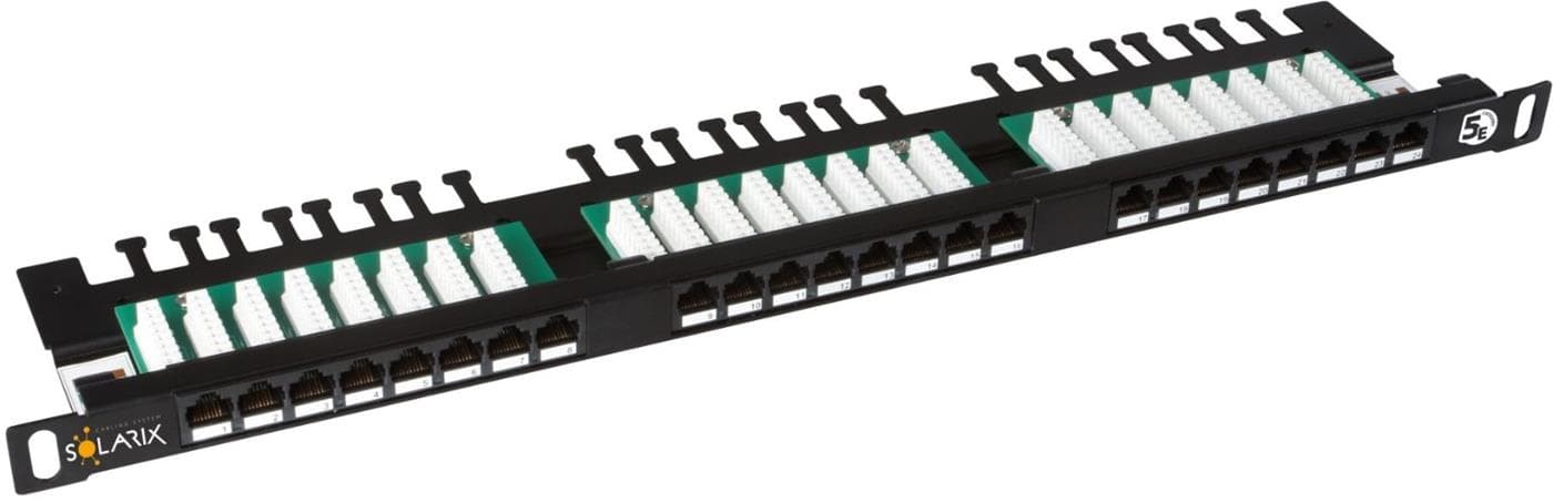 Solarix patch panel 24xRJ45 CAT5E UTP s vyvazovací lištou, černý, 0,5U